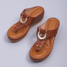 Load image into Gallery viewer, Ladies Flip Flop Wedge slippers